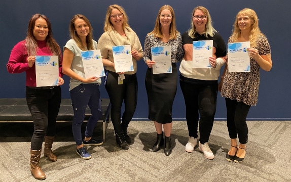 우리 여성이 번성하도록 지원 여성이 번성하도록 지원