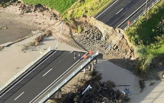 기즈번을 다시 일어서게 함