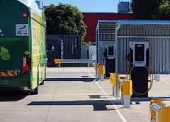 바카라바카라사이트는 브리즈번 최초의 전기 버스 창고 배달을 지원합니다