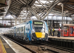 고용량 메트로 열차는 시간표 서비스에 계속 입력