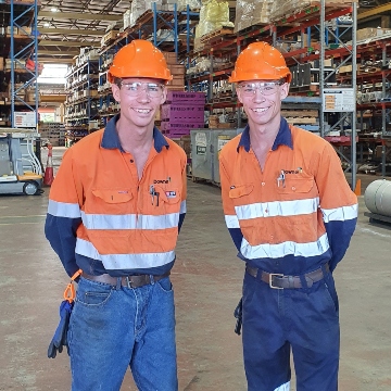 Kemp Twins: 첫날부터 나란히 일함